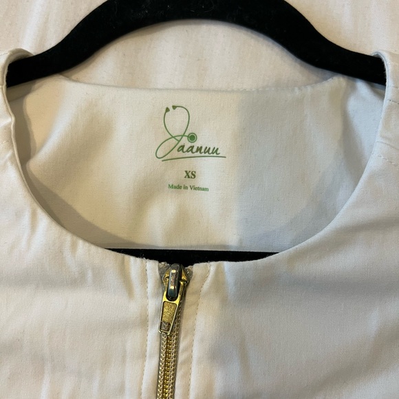 White Jaanuu scrub Front zipper top - Picture 3 of 4